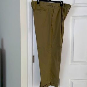 Croft & Barrow Men Pleated Front Pants with Extended Waist and Cuff Bottoms